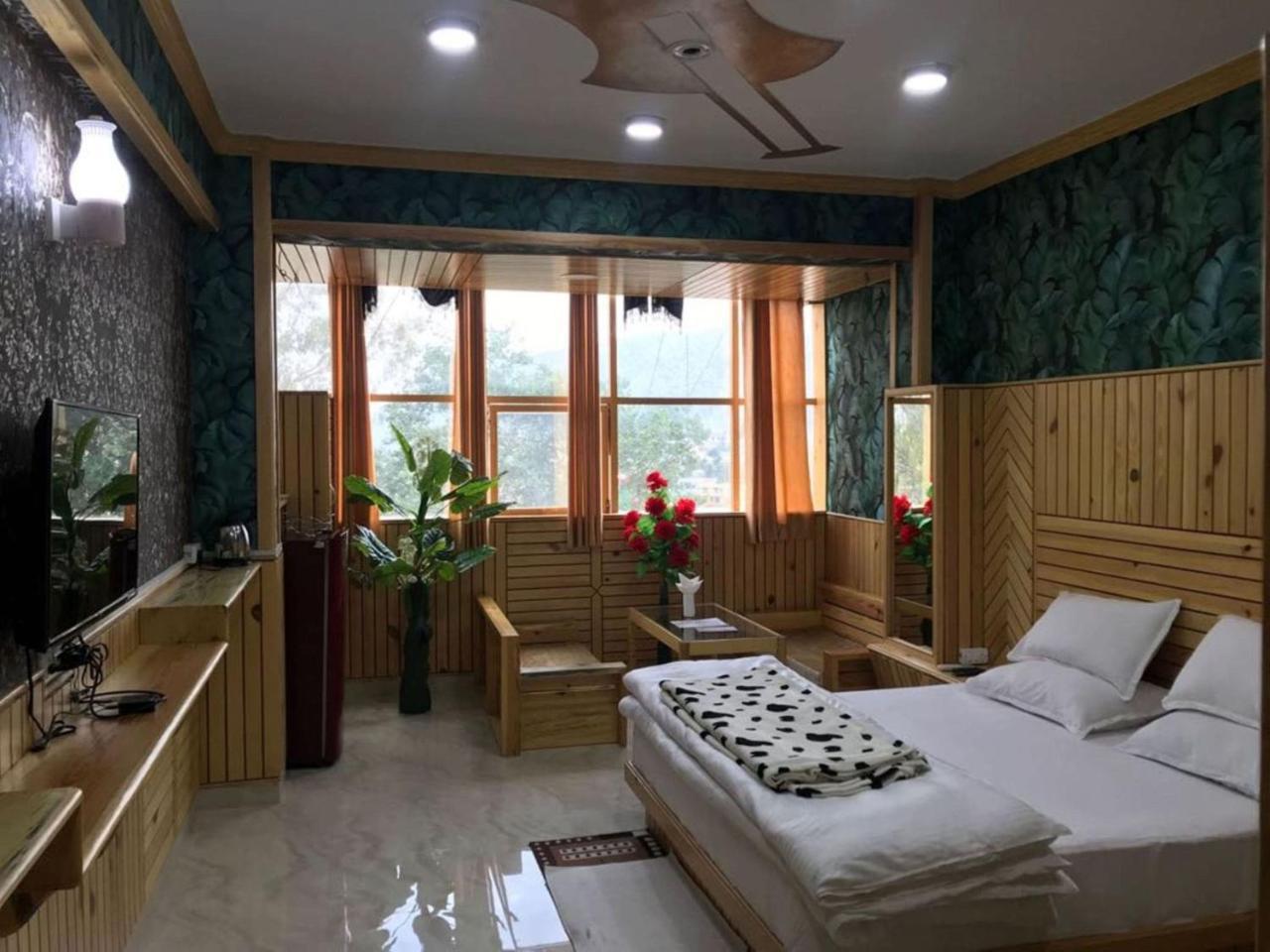 Oyo 37525 Hotel Mall Palace Pithorāgarh エクステリア 写真